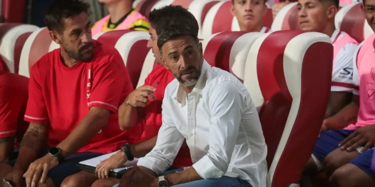 El Kily no develó las dudas y viajó sin dar indicios del equipo