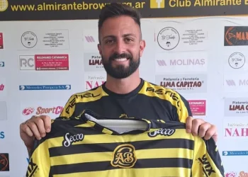 Antes de recibir a Colón, Almirante Brown sumó un refuerzo