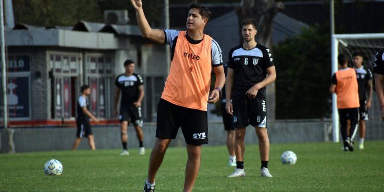 Los elogios del DT del puntero de la zona para Colón