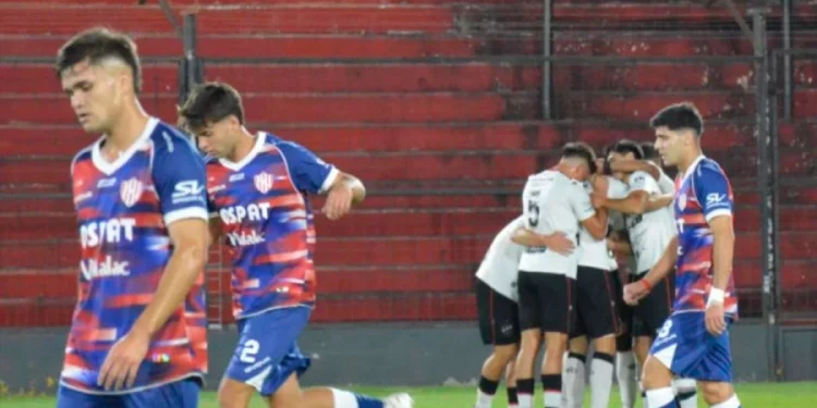 Patronato goleó a Unión en la final de ida de la Copa Túnel Subfluvial
