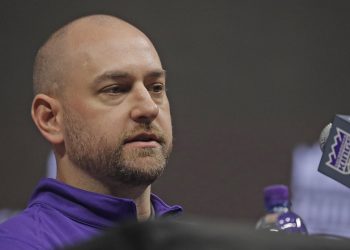 Según los informes, Monte McNair salió como GM de los Kings después de la derrota de la NBA ante Mavericks