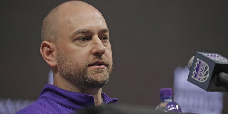Según los informes, Monte McNair salió como GM de los Kings después de la derrota de la NBA ante Mavericks