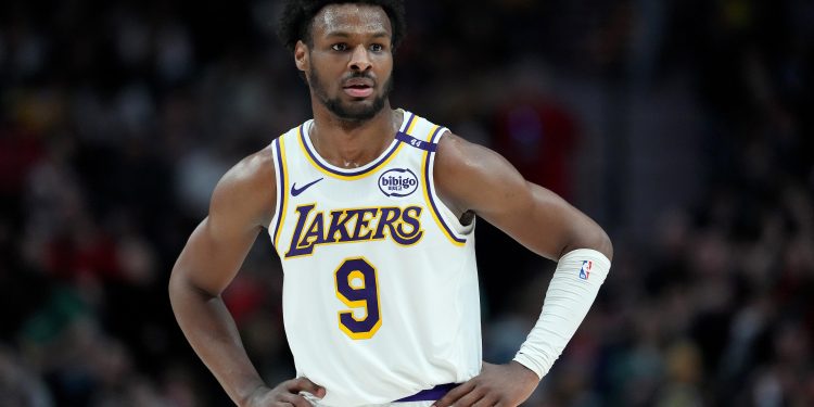 Bronny James ayudó a interpretar el papel de Anthony Edwards en el equipo de Scout durante la práctica de los Lakers