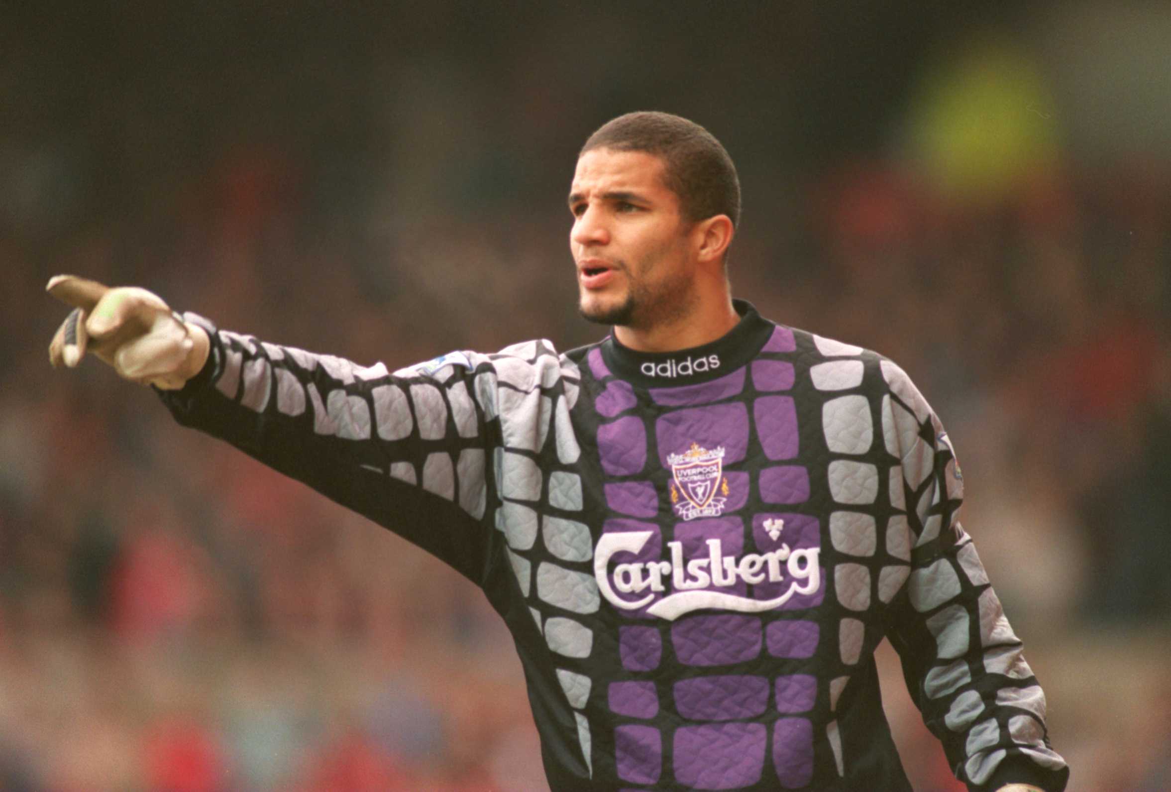 David James en acción para Liverpool en febrero de 1995.