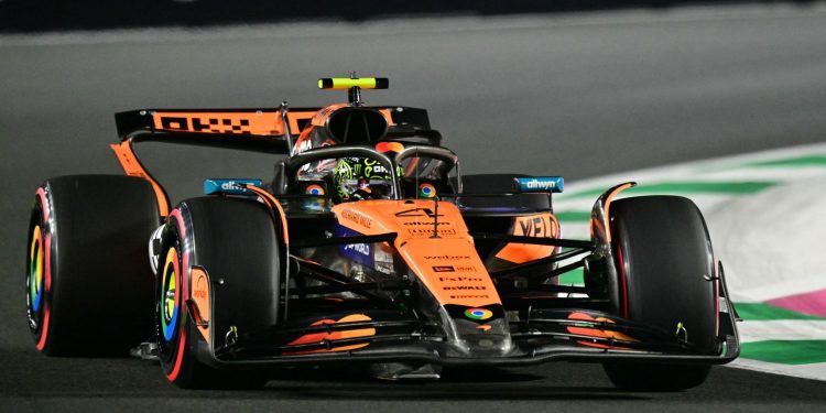 GP de Arabia Saudita: Lando Norris más rápido de Oscar Piasstri y Max Verstappen después de que Yuki Tsunoda se estrella su Bull Red