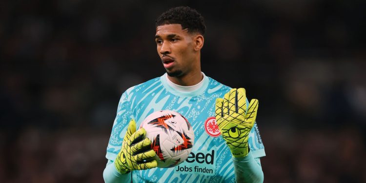 Manchester United alinee £ 51 millones oferta para el portero de Eintracht Frankfurt Kaua Santos como reemplazo de Andre Onana – Ronda de papel