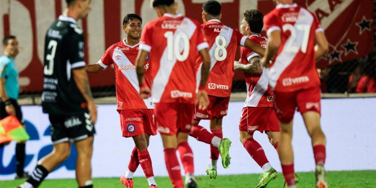 Argentinos goleó a Central Norte y clasificó a la siguiente fase