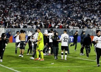 Tragedia en Chile: dos hinchas fallecieron por incidentes en la previa entre Colo Colo y Fortaleza