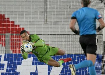 River chocó con el arquero Contreras y no pudo con Barcelona de Ecuador