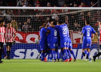 Estudiantes cayó con la «U» de Chile, que pasó a liderar el grupo