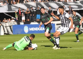 Gimnasia de Mendoza igualó de local con Chicago pero sigue arriba