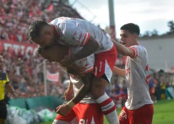 Instituto y Deportivo Madryn se ven las caras en la Copa Argentina