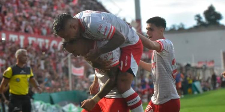 Instituto y Deportivo Madryn se ven las caras en la Copa Argentina