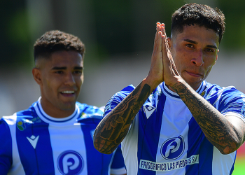 El equipo de dos ex Colón es sensación en Uruguay