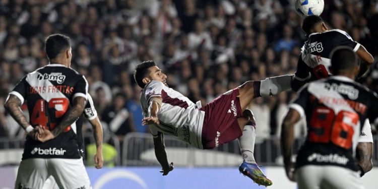 Lanús empató ante Vasco da Gama en Brasil y sigue arriba