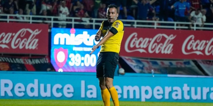 Unión-Newells, con un árbitro que viene de tener una floja actuación