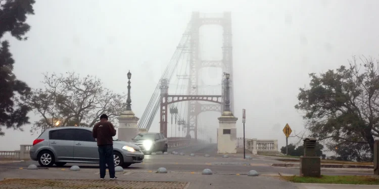 El tiempo en Santa Fe: densa niebla, jornada gris en la ciudad