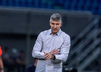 Olimpia echó a Palermo tras el 0-4 ante el Vélez de Guillermo