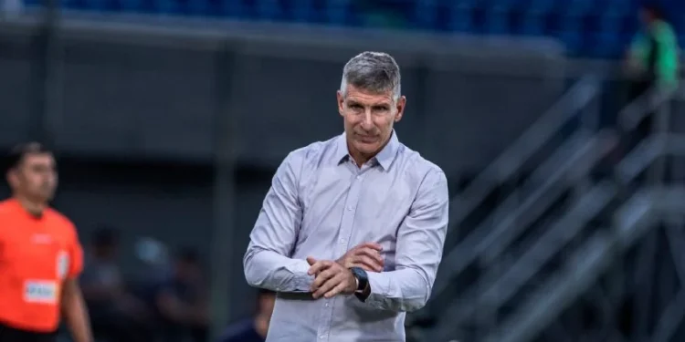 Olimpia echó a Palermo tras el 0-4 ante el Vélez de Guillermo