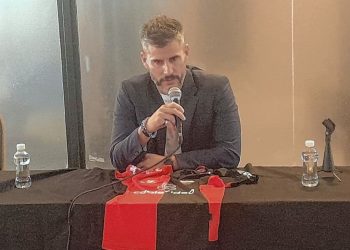 No va más: Colón anunció la salida de Ariel Pereyra como DT