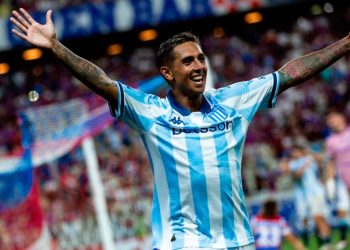 Racing goleó a Fortaleza en Brasil