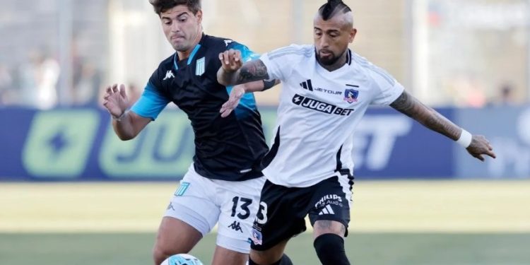 En un duelo a puertas cerradas, Racing visita a Colo Colo