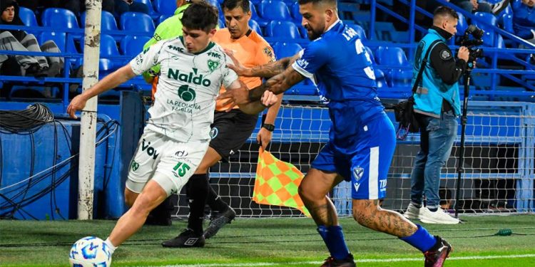Vélez sufrió una nueva derrota de local ante Sarmiento