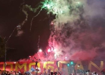 Colón recibió los 120 años con mucha fiesta y un malestar generalizado