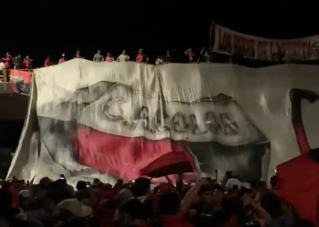 Los Sabaleros le hacen frente a la lluvia y la crisis deportiva celebrando el 120° Aniversario de Colón