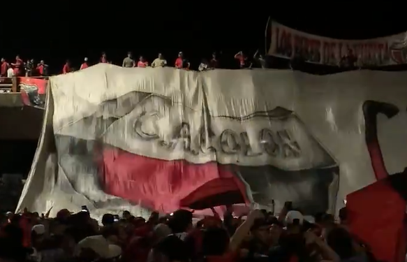 Los Sabaleros le hacen frente a la lluvia y la crisis deportiva celebrando el 120° Aniversario de Colón