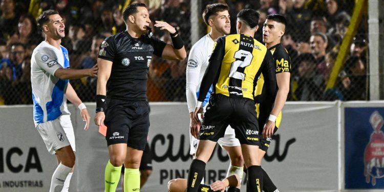 Polémico árbitro para la visita de Colón a Deportivo Morón