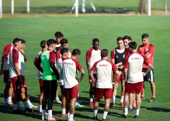 ¿Un ex técnico de Colón puede dejar su cargo en el fútbol argentino?