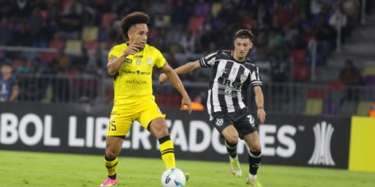 Central Córdoba busca ante Táchira avanzar a octavos de final