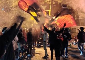 Los hinchas de Colón y una bandera particular: contra Godano y Vignatti