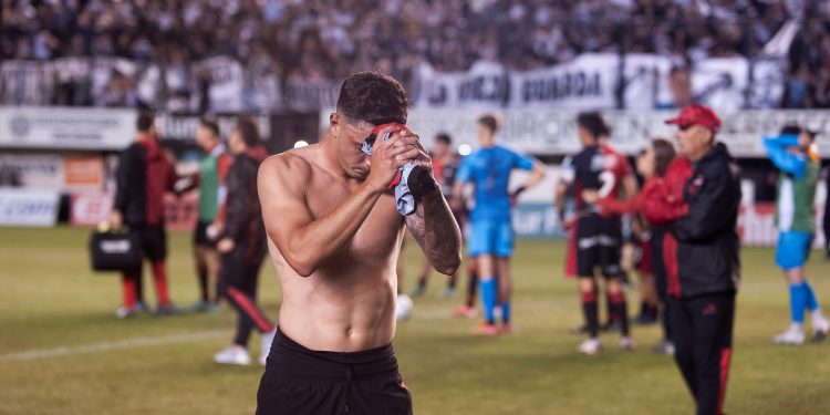 No fue convocado en Colón y su futuro estaría lejos de Santa Fe