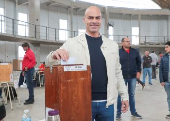 Tras votar, Desvaux enfatizó que «está en juego el futuro de Unión»