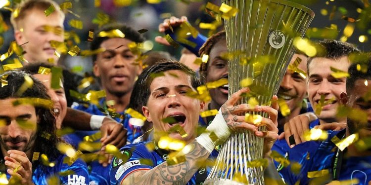 Con gol de Enzo Fernández, Chelsea goleó 4-1 al Betis y se consagró campeón de la Conference League