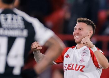 Con suplentes, Huracán venció al Corinthians en el Ducó