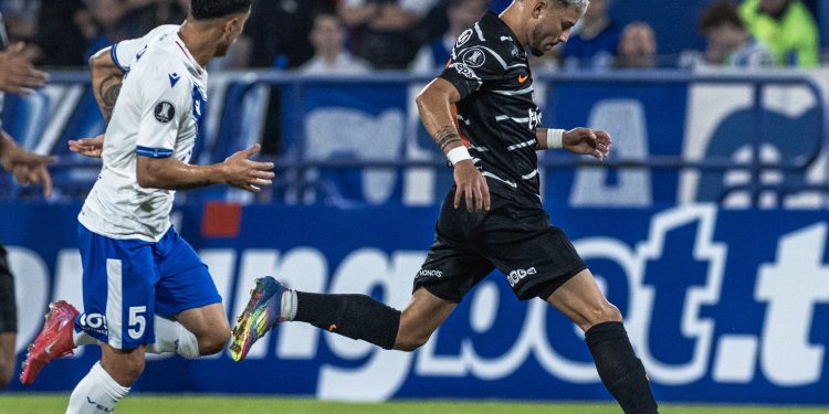 Vélez no pudo sostener la ventaja ante Olimpia, que se lo empató sobre la hora