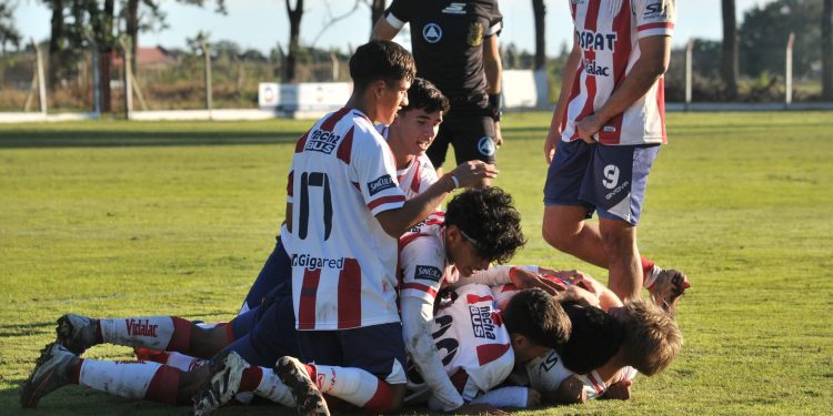 La reserva de Unión rescató un empate sobre el final y ya tiene rival para los playoffs