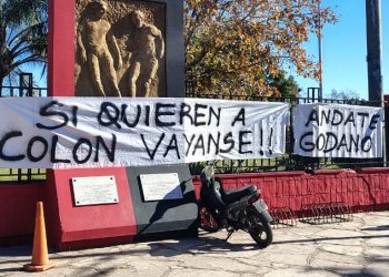 Aparecieron nuevas pancartas contra la dirigencia de Colón