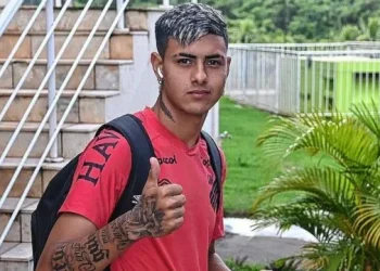 Un refuerzo de Colón que llegó hace un año, hoy va al banco