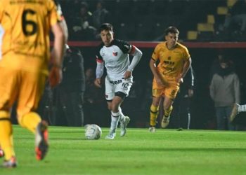 ST: Colón pierde con Mitre 1 a 0 y el partido sigue detenido por incidentes