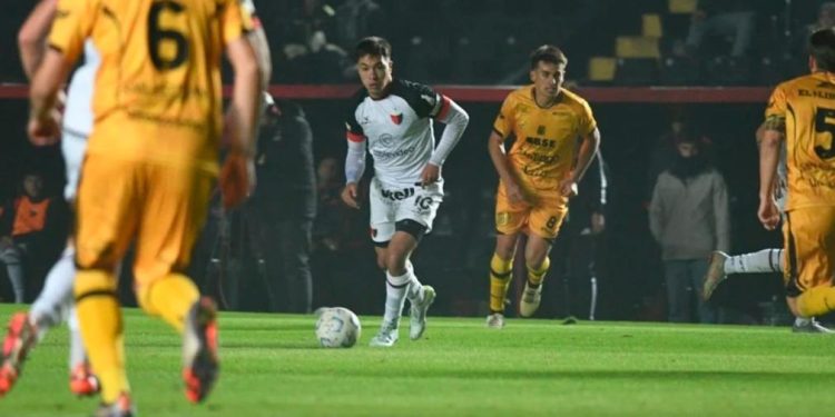 ST: Colón pierde con Mitre 1 a 0 y el partido sigue detenido por incidentes