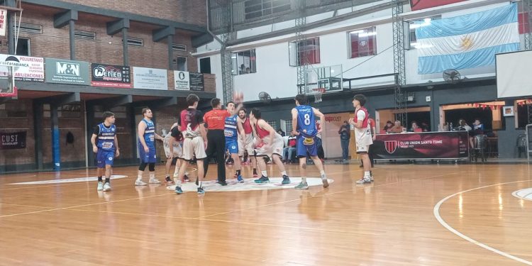 Hexagonal: Kimberley venció a CUST B antes de las semifinales