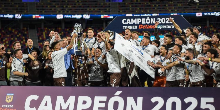 Salió campeón y se acordó de su paso por Colón: «Fueron momentos de mierda»