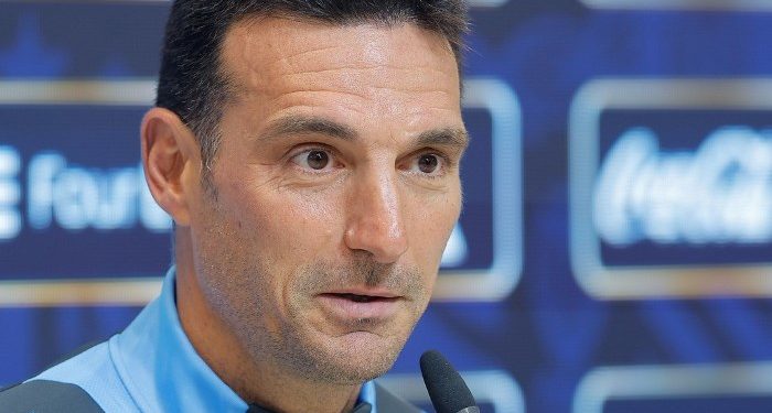 Scaloni habló de la foto de los niños de Newells con Malcorra: «Tendría que ser algo normal»