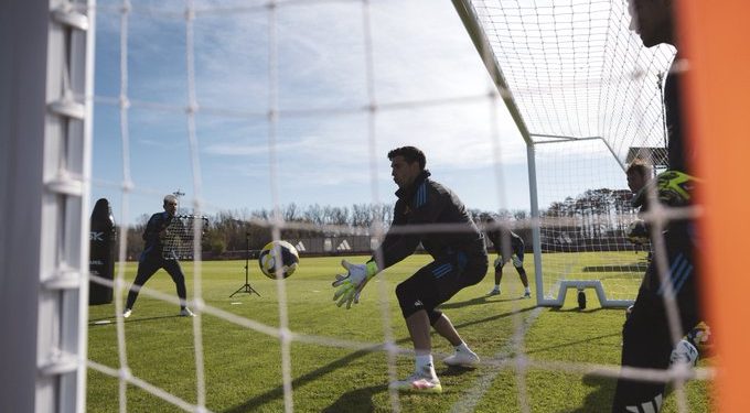 Scaloni ensayó un posible equipo titular para el jueves