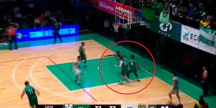 Ferro le ganó a Boca con un triple antológico: de aro a aro