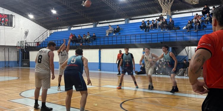 Oficial: Banco superó a Almagro y cerró la primera rueda invicto
